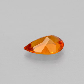 Clinohumita laranja natural 0,66ct, formato de pêra, VS-SI