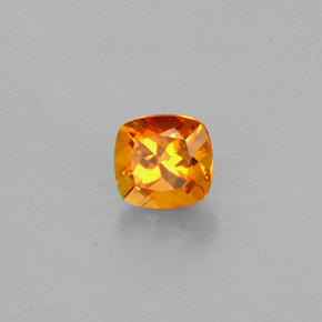 Clinohumita laranja natural 0,40ct, almofada cortada, VS