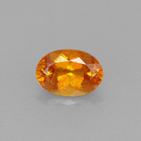 Clinohumita laranja natural 0,56ct, corte oval, VS-SI