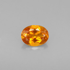 Clinohumita laranja natural 0,57ct, corte oval, VS-SI