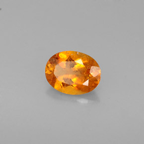 Clinohumita laranja natural 0,57ct, corte oval, VS-SI