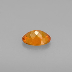 Clinohumita laranja natural 0,57ct, corte oval, VS-SI