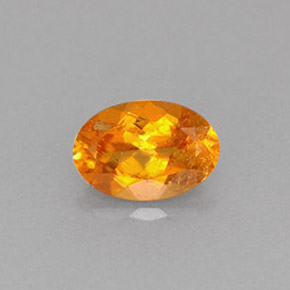 Clinohumita laranja natural 0,61ct, corte oval, VS-SI