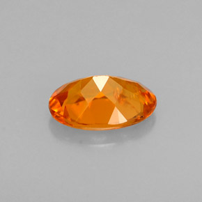 Clinohumita laranja natural 0,58ct, corte oval, VS