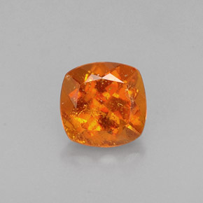 Clinohumita laranja natural 0,62ct, almofada cortada, VS