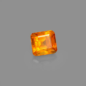 Clinohumita laranja natural 0,69ct, corte esmeralda, VS-SI