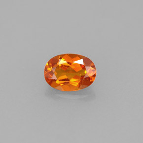 Clinohumita laranja natural 0,55ct, corte oval, VVS-VS