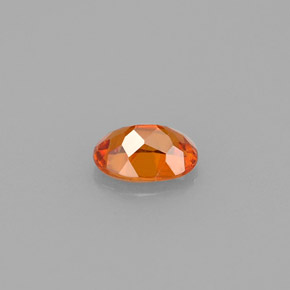 Clinohumita laranja natural 0,55ct, corte oval, VVS-VS