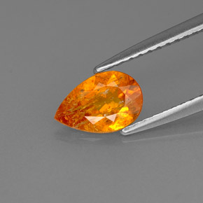 Clinohumita laranja natural 0,66ct, formato de pêra, SI