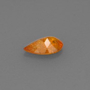 Clinohumita laranja natural 0,66ct, formato de pêra, SI