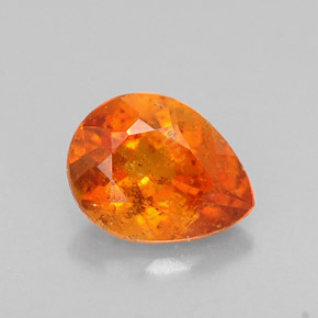 Clinohumita amarelo alaranjado natural 0,62ct, formato de pêra, VS-SI