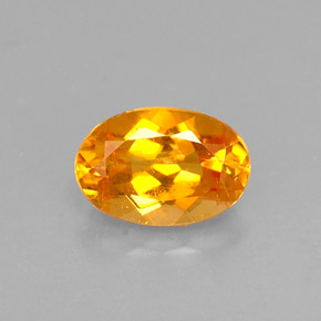 Clinohumita laranja natural 0,52ct, corte oval, VS