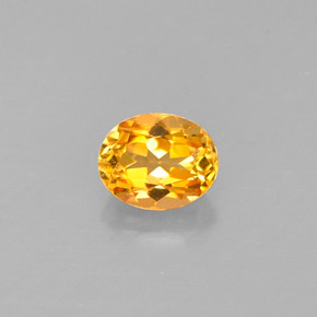 Clinohumita amarelo natural 0,56ct, corte oval, VVS-VS