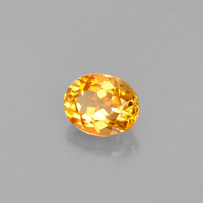 Clinohumita amarelo natural 0,56ct, corte oval, VVS-VS