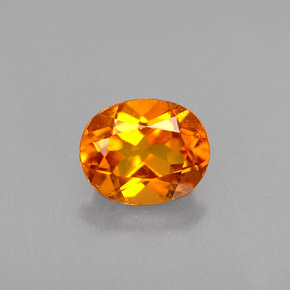 Clinohumita laranja natural 0,48ct, corte oval, VVS-VS