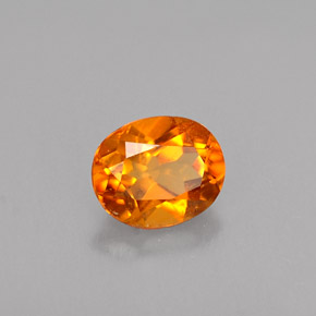 Clinohumita laranja natural 0,48ct, corte oval, VVS-VS