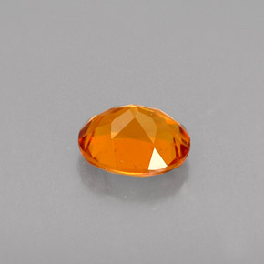 Clinohumita laranja natural 0,48ct, corte oval, VVS-VS