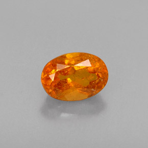 Clinohumita laranja natural 0,52ct, corte oval, VS-SI