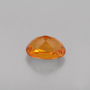 Clinohumita laranja natural 0,52ct, corte oval, VS-SI
