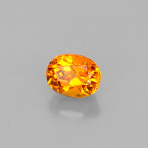 Clinohumita amarelo alaranjado natural 0,36ct, corte oval, VS-SI