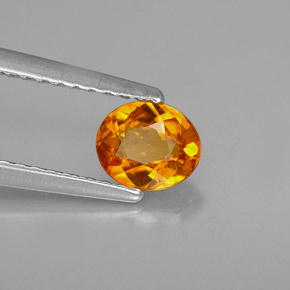 Clinohumita laranja natural 0,54ct, corte oval, VS