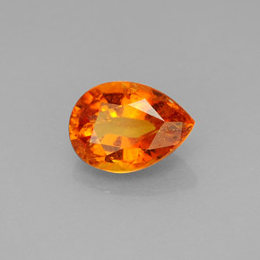 Clinohumita amarelo alaranjado natural 1,62ct, formato de pêra, SI