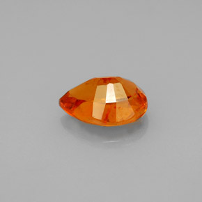 Clinohumita amarelo alaranjado natural 1,62ct, formato de pêra, SI