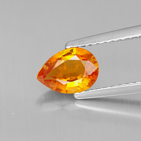 Clinohumita laranja natural 0,72ct, formato de pêra, VS-SI