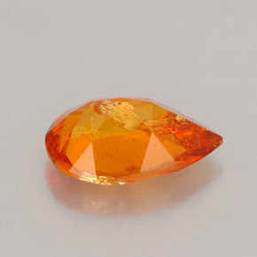 Clinohumita laranja natural 1,34ct, formato de pêra, VS-SI