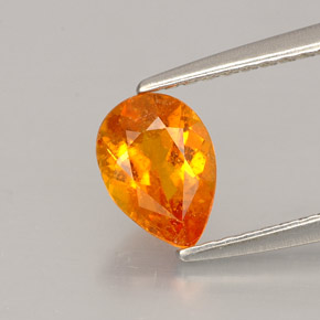 Clinohumita laranja natural 0,73ct, formato de pêra, VS-SI