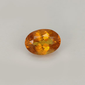 Clinohumita Amarelo alaranjado Natural 0.77ct, Corte Oval, VS