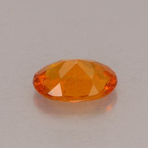 Clinohumita laranja natural 0,53ct, corte oval, VS