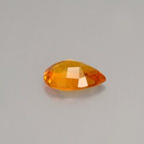 Clinohumita laranja natural 0,74ct, formato de pêra, VS-SI