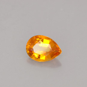 Clinohumita laranja natural 0,48ct, formato de pêra, VS