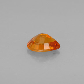 Clinohumita amarelo alaranjado natural 1,06ct, formato de pêra, VS-SI