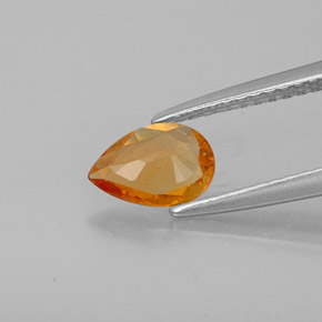 Clinohumita laranja natural 0,55ct, formato de pêra, SI
