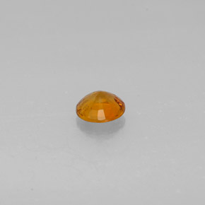 Clinohumita laranja natural 0,57ct, corte redondo, SI