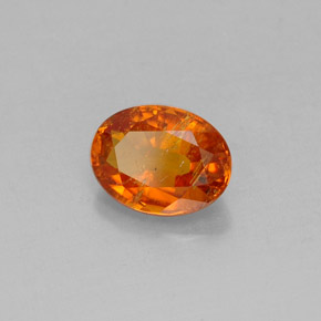 Clinohumita laranja natural 1,36ct, corte oval, SI