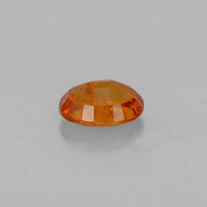 Clinohumita laranja natural 1,36ct, corte oval, SI