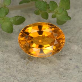 Clinohumita laranja natural 0,84ct, corte oval, VS-SI