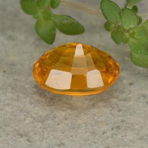 Clinohumita laranja natural 0,84ct, corte oval, VS-SI