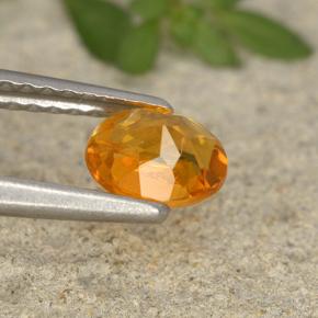 Clinohumita laranja natural 0,62ct, corte oval, VS-SI