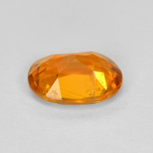 Clinohumita laranja natural 0,89ct, corte oval, SI