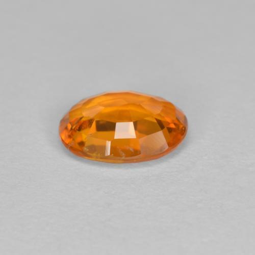 Clinohumita laranja natural 0,81ct, corte oval, VS-SI