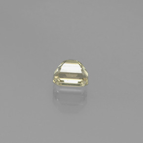 Diasporo de mudança de cor amarelo natural 0,83ct, corte esmeralda, VVS-VS