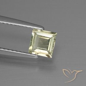 Diásporo com mudança de cor Amarelo Muito Pálido Natural 0.68ct, Quadrado, VS-SI