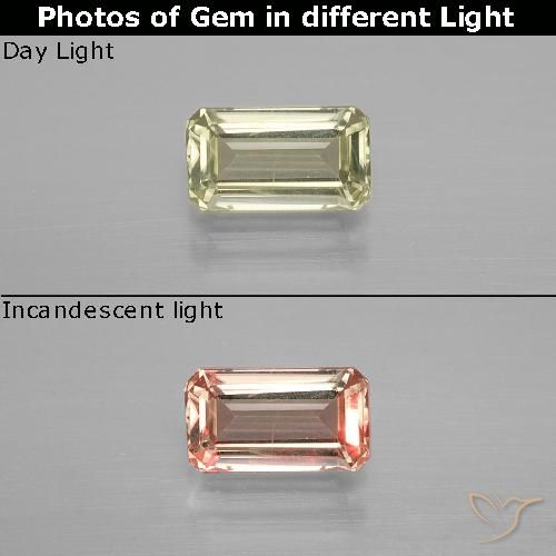 0.94ct Natural Amarelo Claro Verde Diásporo com mudança de cor, Corte Esmeralda, VS