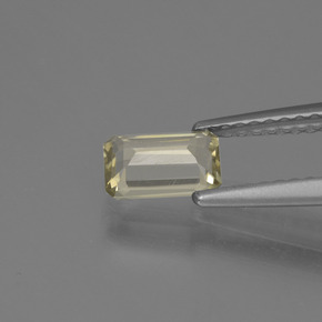 Diasporo de mudança de cor amarelo natural 0,59ct, corte esmeralda, VVS-VS