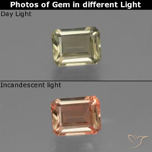 1.00ct Natural Amarelo Dourado Muito Claro Diásporo com mudança de cor, Corte Esmeralda, VVS-VS