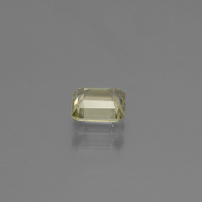 Diasporo de mudança de cor amarelo natural 0,74ct, corte esmeralda, VVS-VS